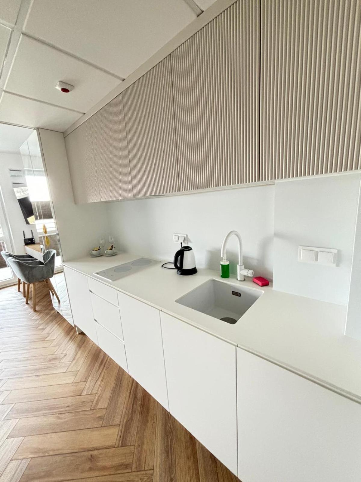Apartamenty 24H Pileckiego Warszawa Zewnętrze zdjęcie