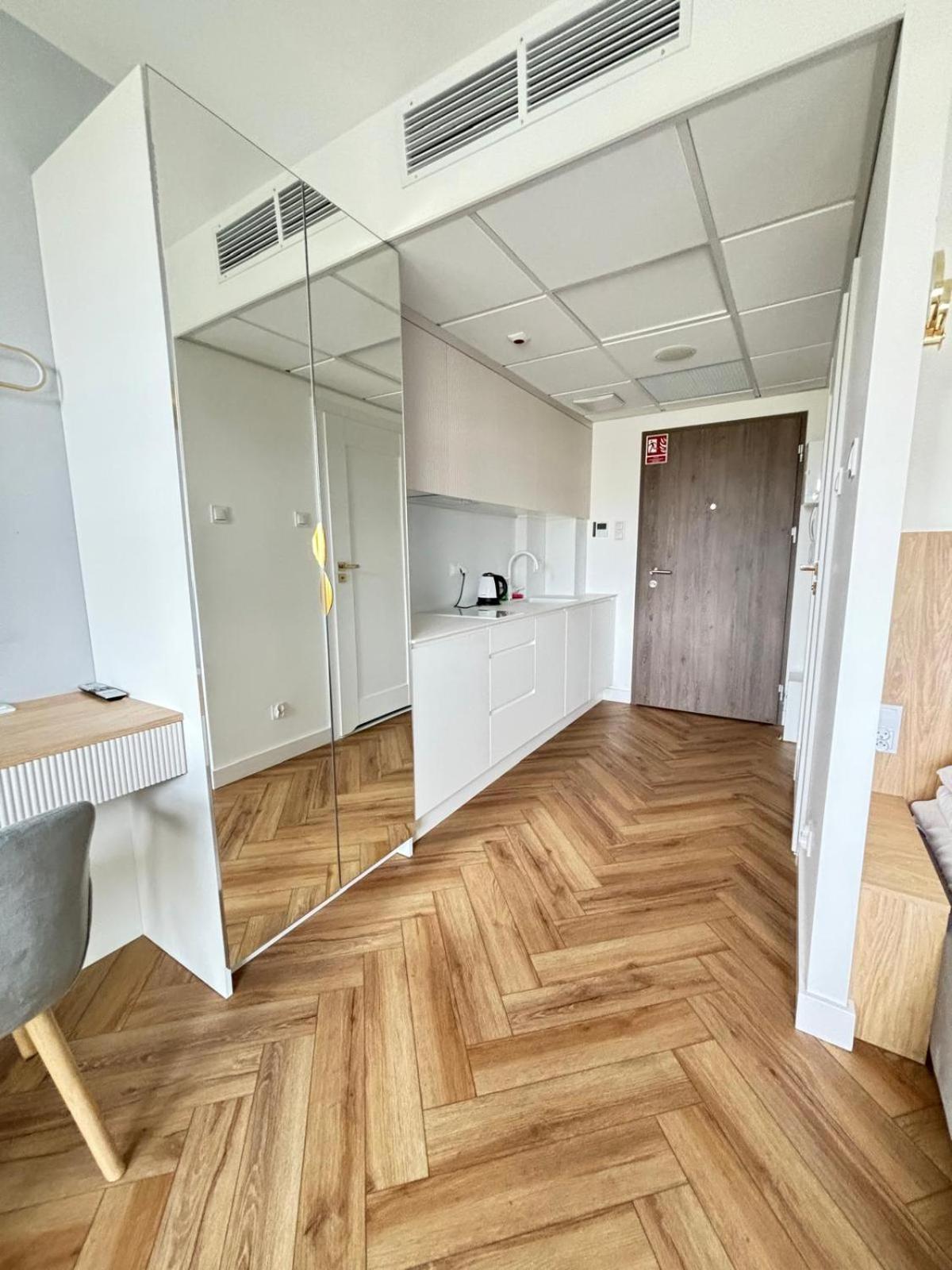 Apartamenty 24H Pileckiego Warszawa Zewnętrze zdjęcie